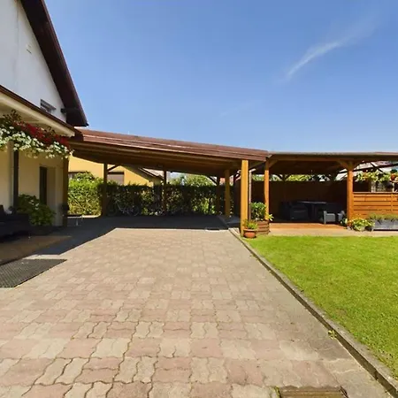 Riviera 民宿 尤斯托尼莫斯基